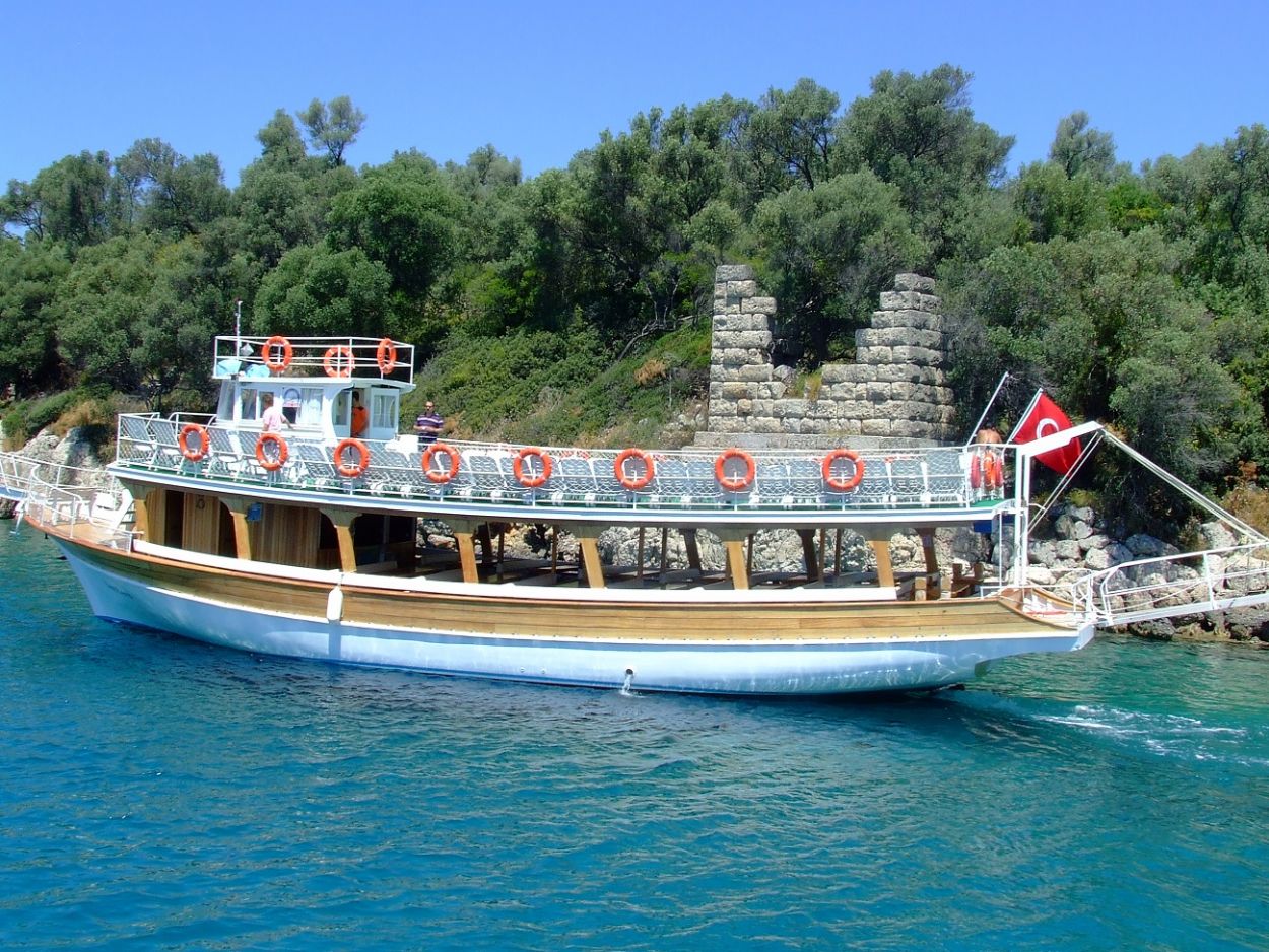 Marmaris Cleopatra Island Boat Trip with lunch and Soft Drinks